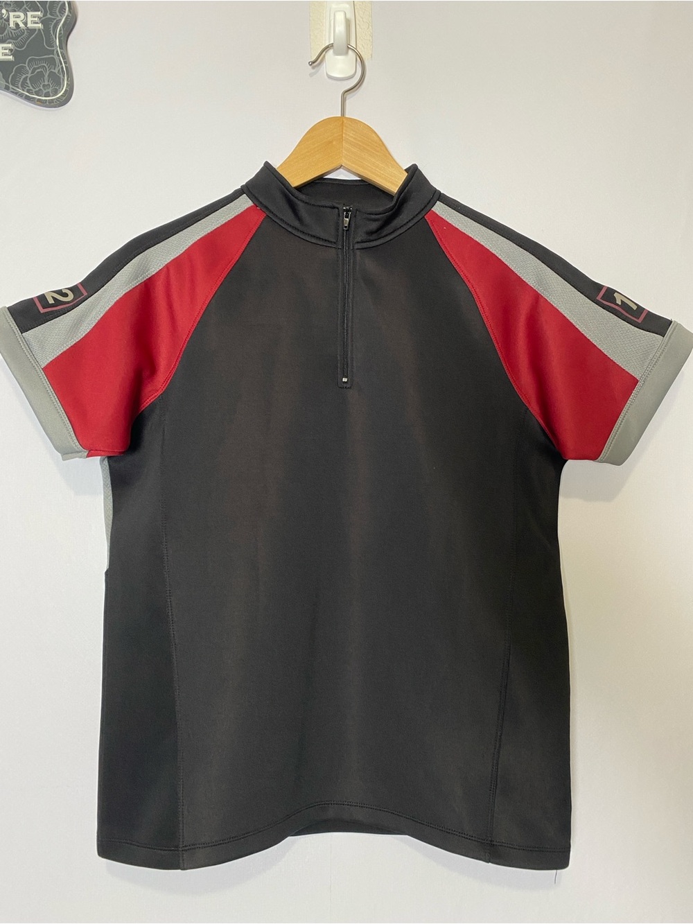 NECA The Hunger Games Training Quarter Zip Short Sleeve Shirt Black Red Men's Sm